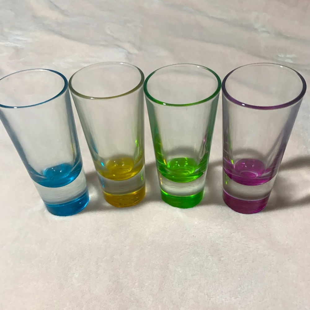 4 cool drink cups